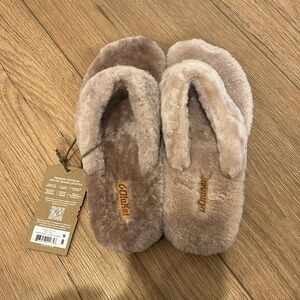 READ DESCRIPTION - Olukai Kipe’a Heu Slippers Size 8